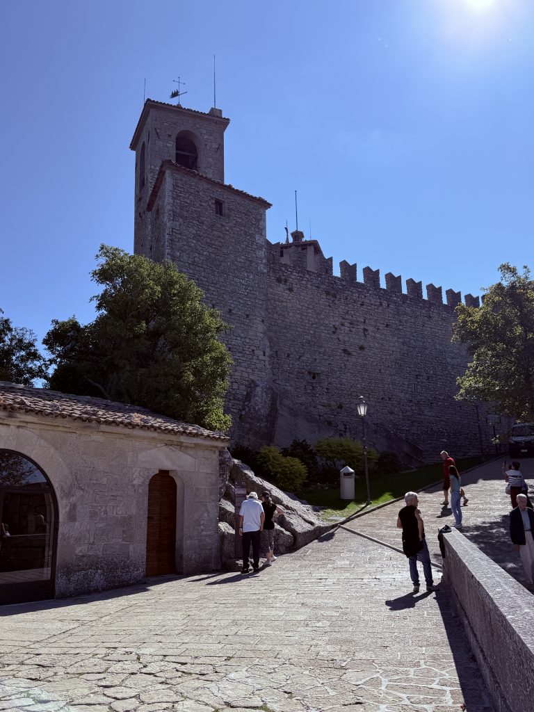 La Guaita o Primera Torre foto José Cotino Torre Guaita en San Marino, la más antigua y emblemática de las tres torres del Monte Titano